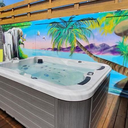 "Chez Claudia "Charmant Logement Avec Jacuzzi Privatif En Toute Intimite Sur Belle Terrasse Exterieure En Bois Et Piscine Courcelles Extérieur photo