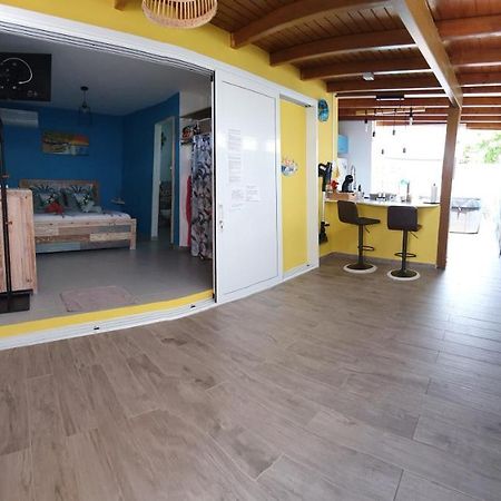 "Chez Claudia "Charmant Logement Avec Jacuzzi Privatif En Toute Intimite Sur Belle Terrasse Exterieure En Bois Et Piscine Courcelles Extérieur photo