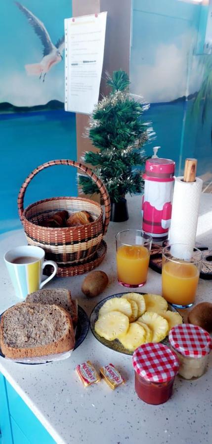 "Chez Claudia "Charmant Logement Avec Jacuzzi Privatif En Toute Intimite Sur Belle Terrasse Exterieure En Bois Et Piscine Courcelles Extérieur photo