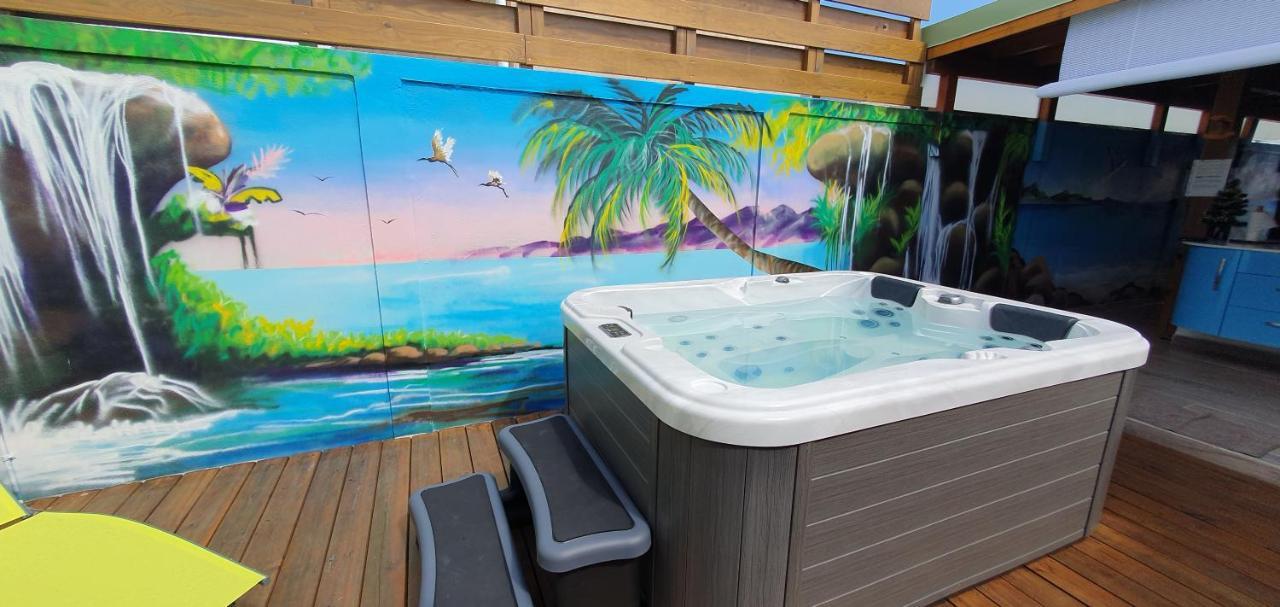 "Chez Claudia "Charmant Logement Avec Jacuzzi Privatif En Toute Intimite Sur Belle Terrasse Exterieure En Bois Et Piscine Courcelles Extérieur photo