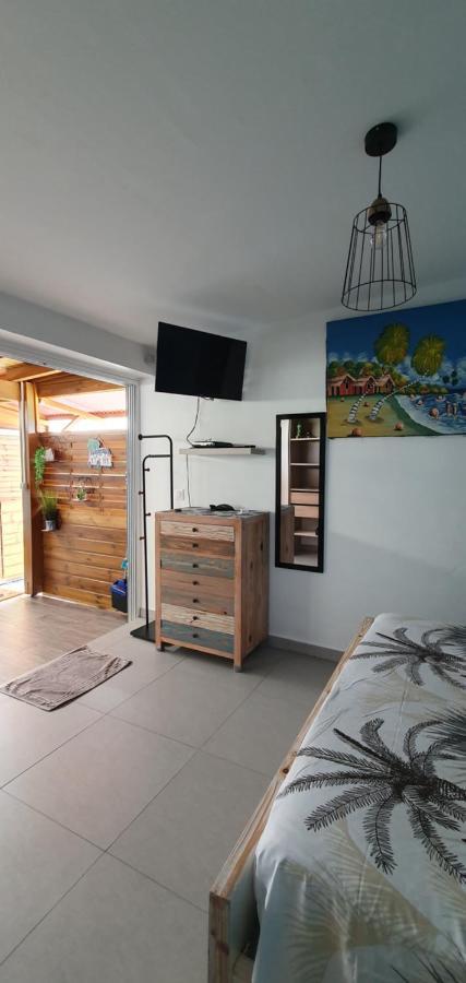 "Chez Claudia "Charmant Logement Avec Jacuzzi Privatif En Toute Intimite Sur Belle Terrasse Exterieure En Bois Et Piscine Courcelles Extérieur photo