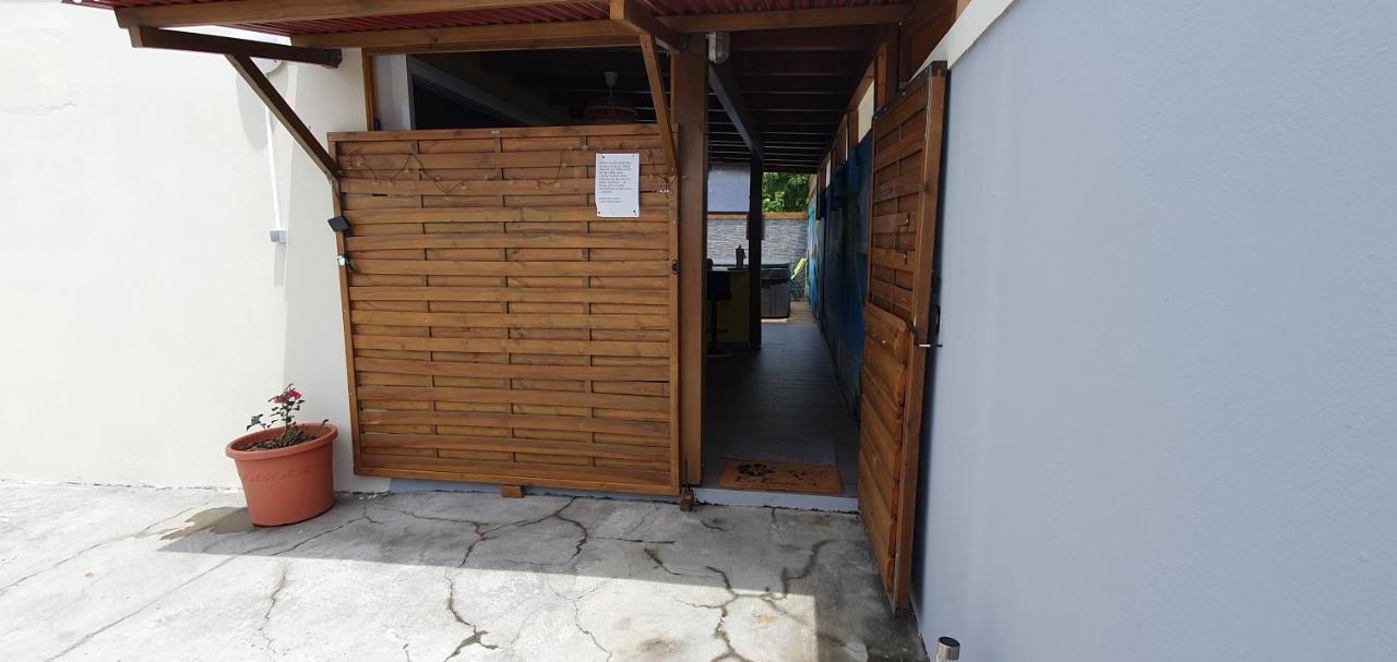 "Chez Claudia "Charmant Logement Avec Jacuzzi Privatif En Toute Intimite Sur Belle Terrasse Exterieure En Bois Et Piscine Courcelles Extérieur photo