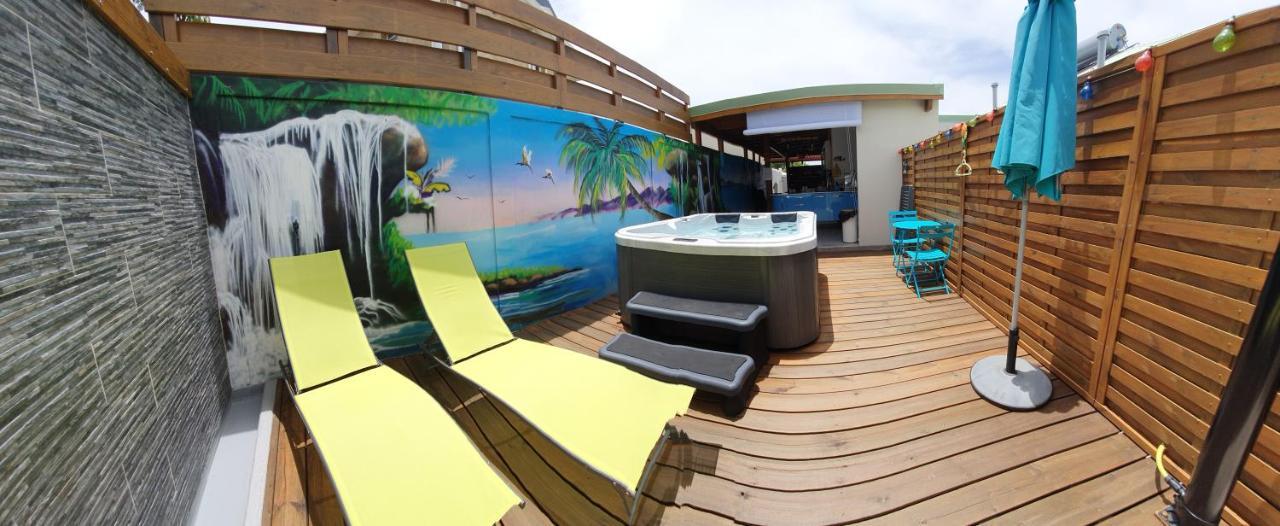 "Chez Claudia "Charmant Logement Avec Jacuzzi Privatif En Toute Intimite Sur Belle Terrasse Exterieure En Bois Et Piscine Courcelles Extérieur photo