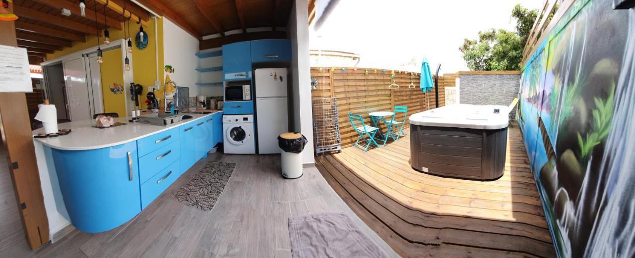 "Chez Claudia "Charmant Logement Avec Jacuzzi Privatif En Toute Intimite Sur Belle Terrasse Exterieure En Bois Et Piscine Courcelles Extérieur photo