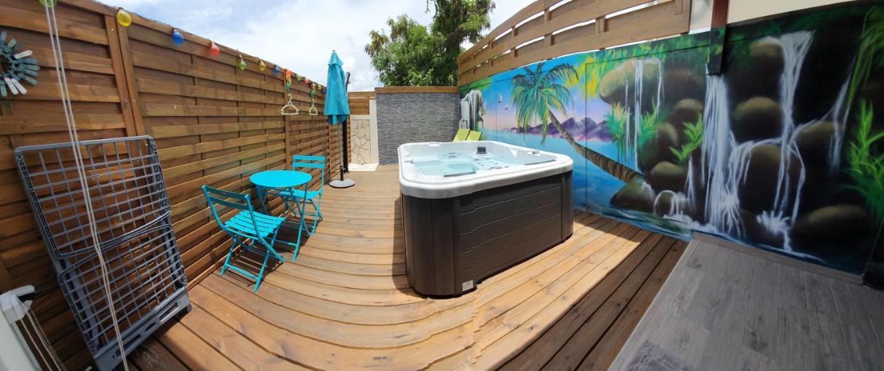 "Chez Claudia "Charmant Logement Avec Jacuzzi Privatif En Toute Intimite Sur Belle Terrasse Exterieure En Bois Et Piscine Courcelles Extérieur photo
